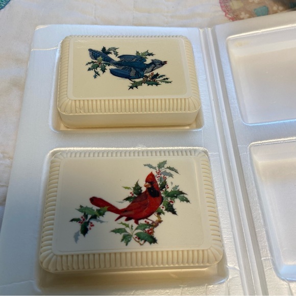 Vintage Avon ‘Wintersong’ hostess soap set - Picture 4 of 7